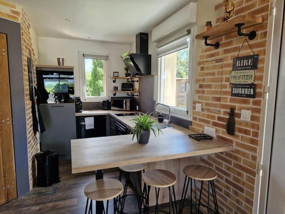 Chalet Industriel Avec Filet Et Spa Sorigny Ngoại thất bức ảnh
