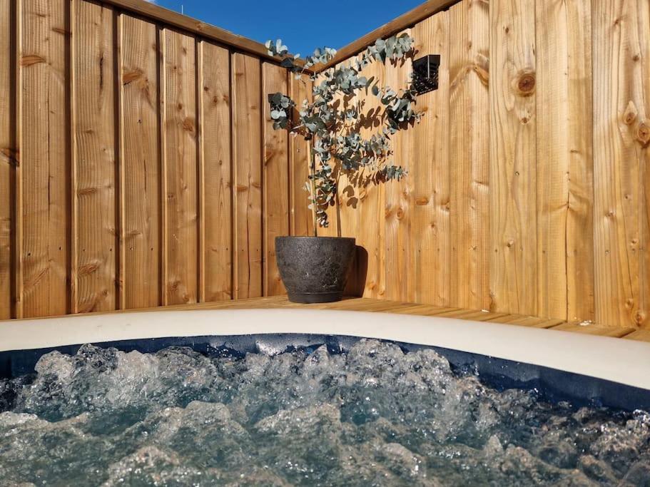 Chalet Industriel Avec Filet Et Spa Sorigny Ngoại thất bức ảnh