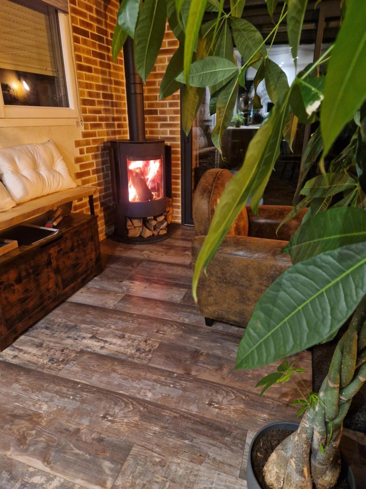 Chalet Industriel Avec Filet Et Spa Sorigny Ngoại thất bức ảnh